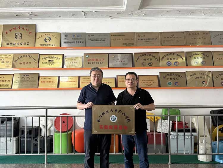 Teknologi Ruitang wis gabung karo Zhejiang University normal Xingzhi College kanggo bareng-bareng mbangun basa pendhidhikan praktis, mbukak bab anyar ing integrasi industri lan pendhidhikan